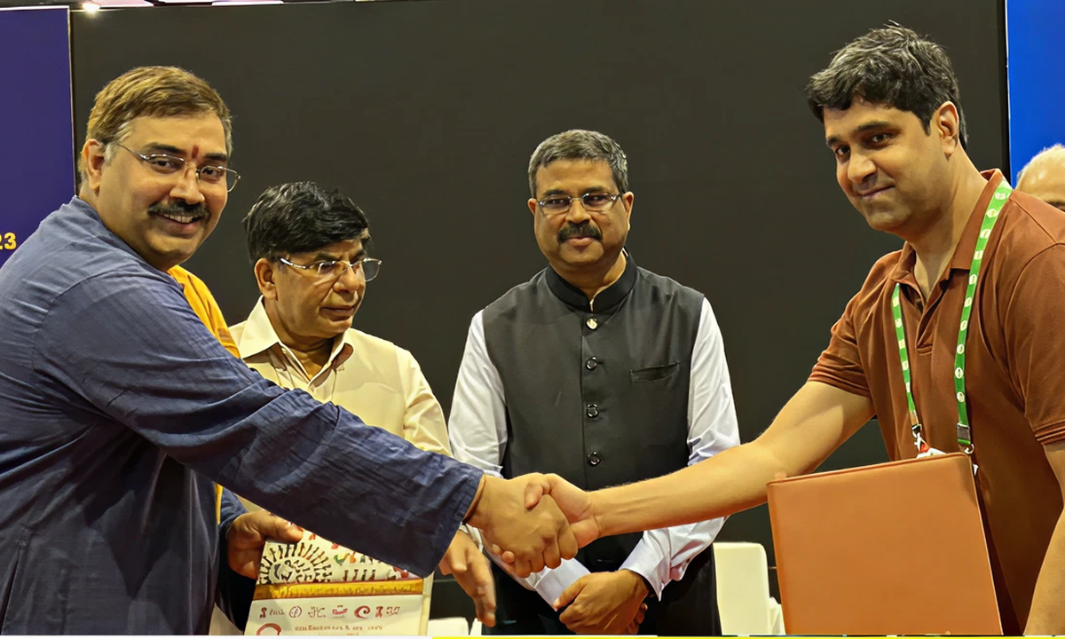 Mr. Ajit Padmanabhan representing Bharath Gyan at the MOU signing ceremony